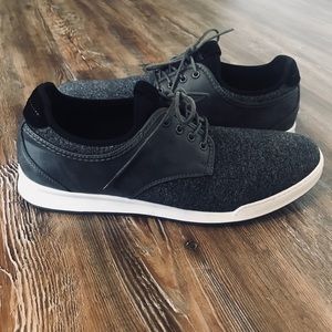 Men’s Casual Laced Sneaker